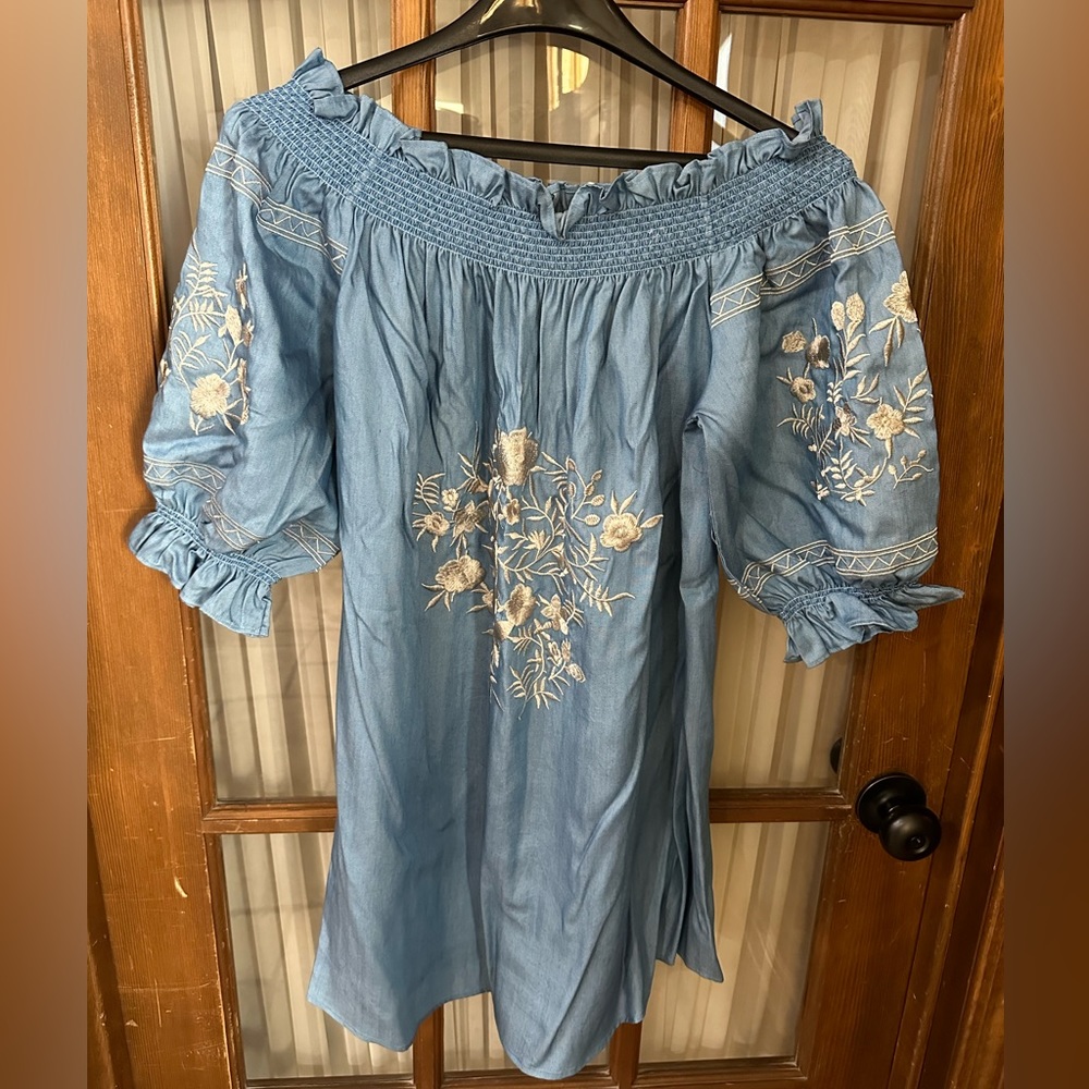 Melanie Lyne  - Beautiful blue and silver off the shoulder tunic